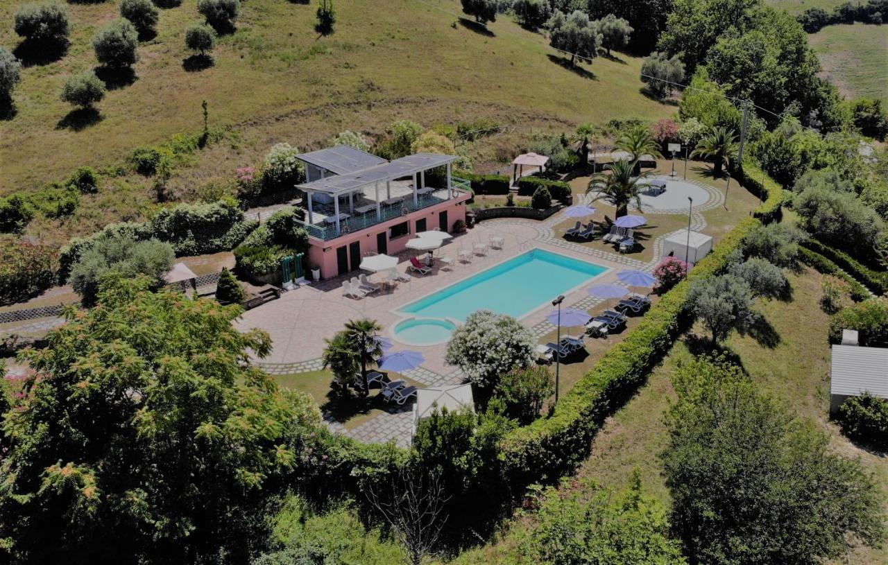 Country Hotel & Resort I Calanchi Ripatransone Bagian luar foto