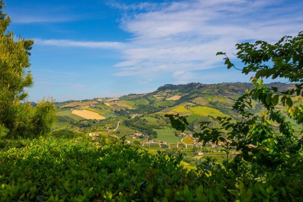 Country Hotel & Resort I Calanchi Ripatransone Bagian luar foto